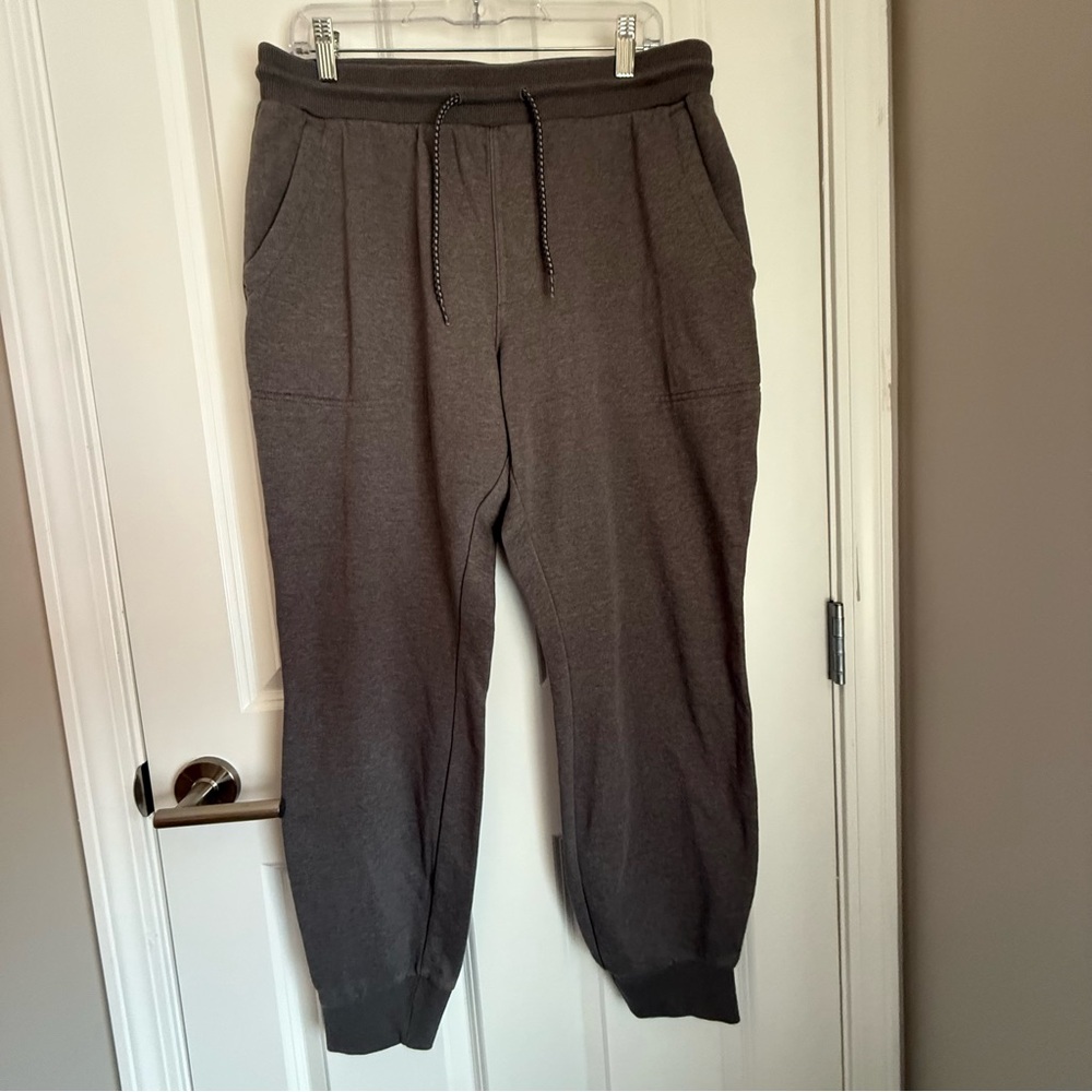 Men's Columbia Gray Jogger Pants. Used. Large.